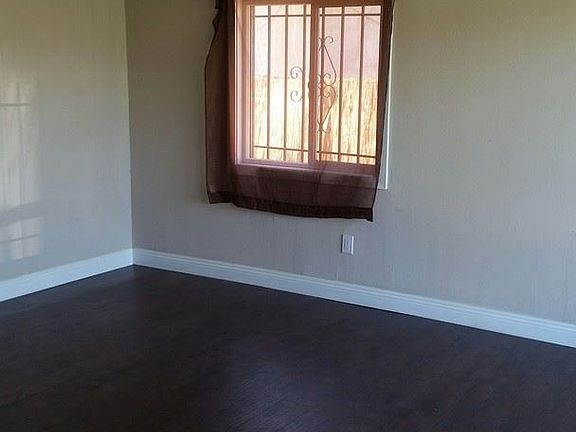 4th image of 1454 W 71st St