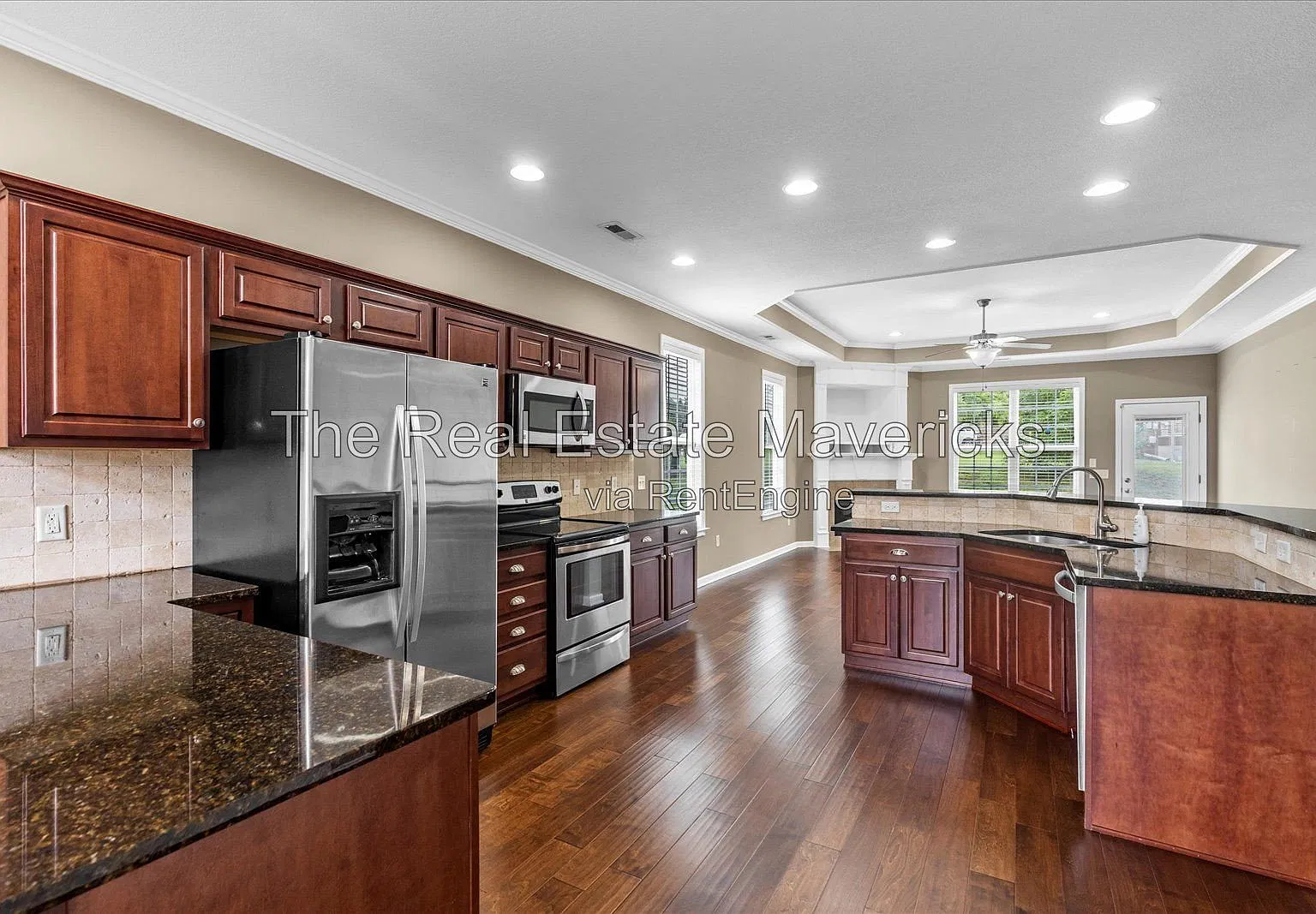3 bed, 2.0 bath, 2140 sqft, $2,395 — Photo 2