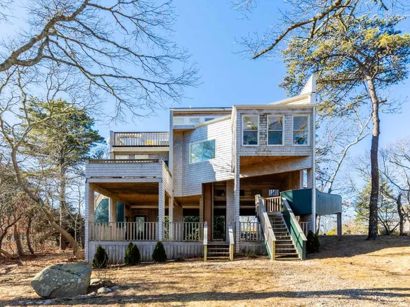 31 9th St N, Edgartown, MA 02539