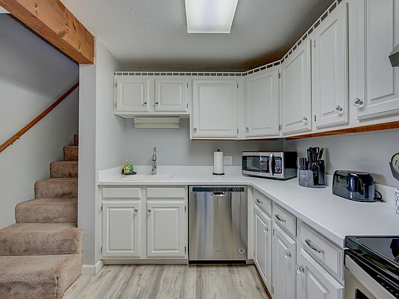 4th image of 16E Seasons At Attitash Road #E