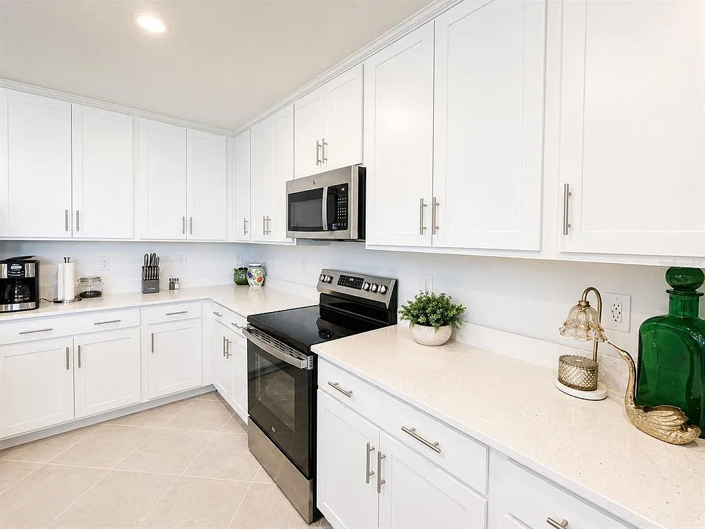 2 bed, 2.0 bath, 1120 sqft, $6,000 — Photo 4