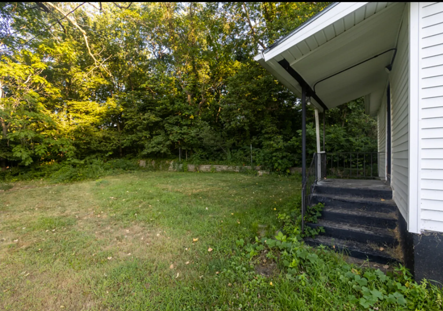 A Spacious and Inviting 3BD/1.5BA Single Family Home — Photo 3
