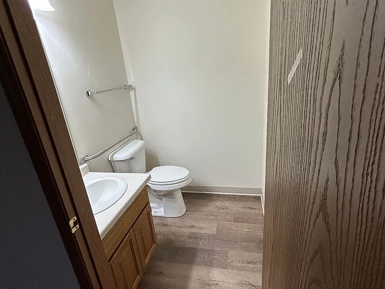 220 W Valley Rd — Photo 16