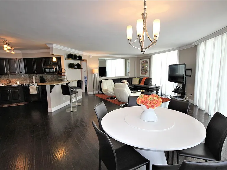 5151 Collins Ave #924 — Photo 2