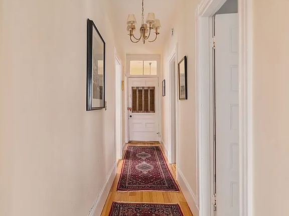 5th image of 172 Calumet St #1