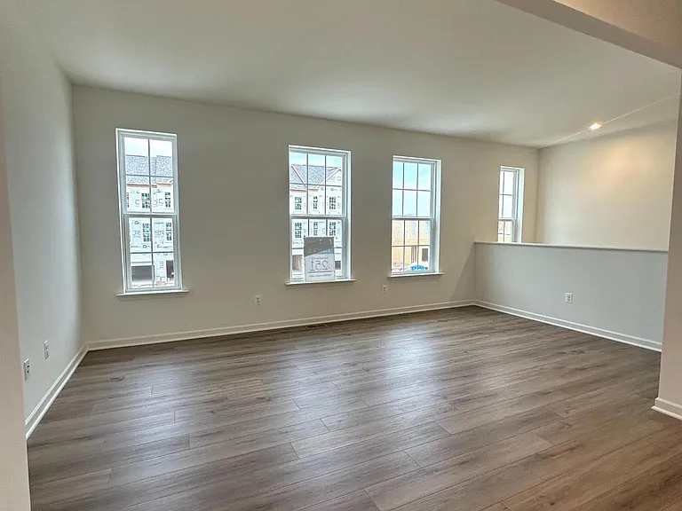 93 Stafford Pl — Photo 17