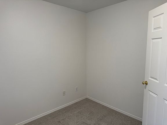 4th image of 12445 SE Whitcomb Dr APT 4