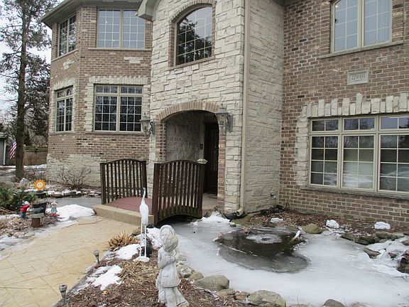 2nd image of 22W335 Temple Dr