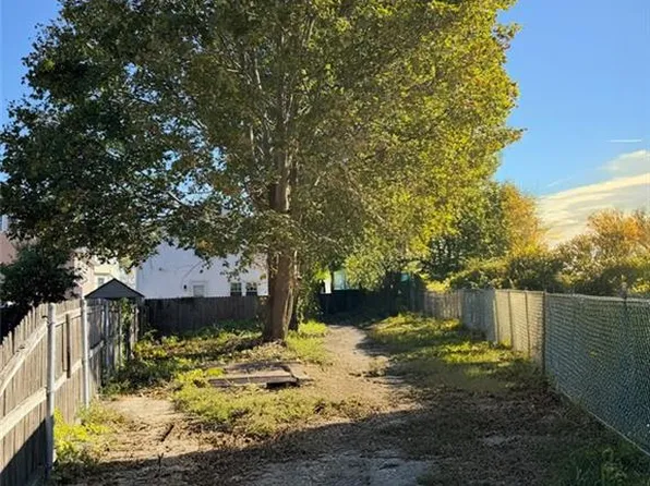 67-69 Brush Hill Rd, Providence, RI 02909