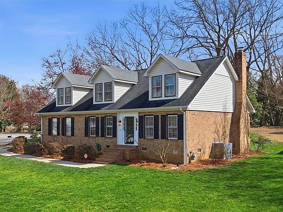 3rd image of 100 Bridle Way