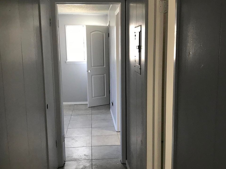2nd image of 2218 Cumbre Negra St