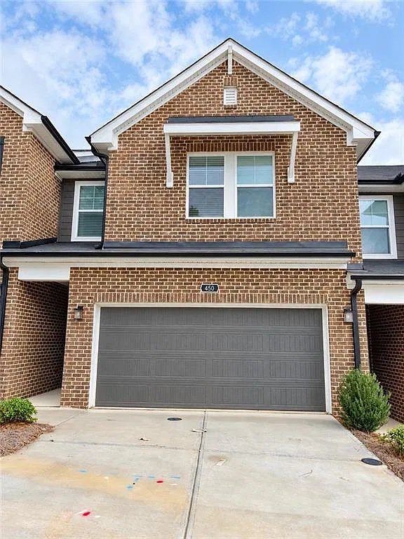 450 Laurelwood Ln — Photo 1