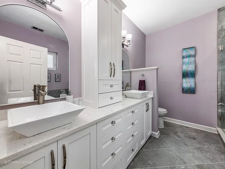 2735 N Kenmore Ave #2 — Photo 2