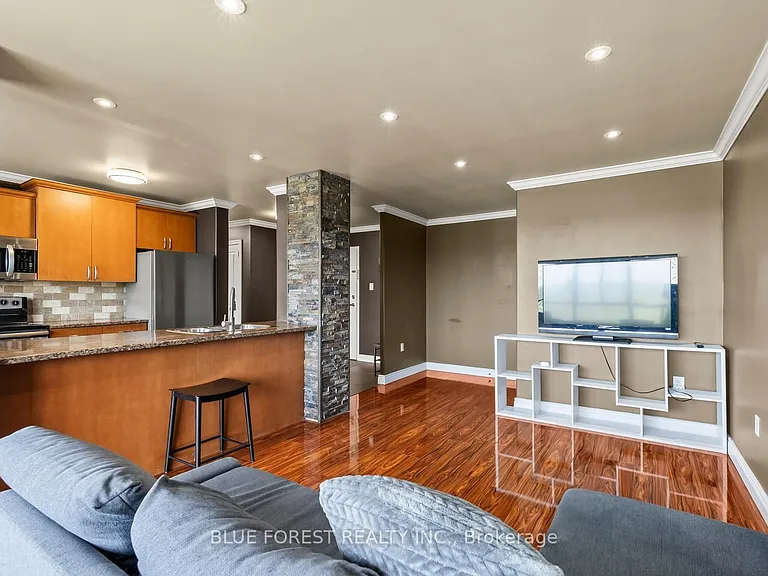 1600 Adelaide St N #608 — Photo 11