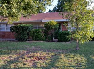 1904 W 17th St, Plainview, TX 79072