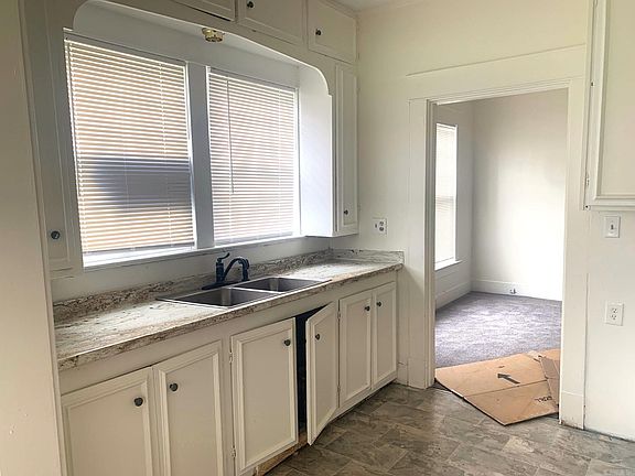 4th image of 606 S College St