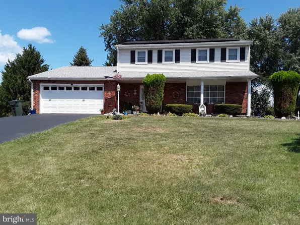 4441 Webster Dr N, York, PA 17402