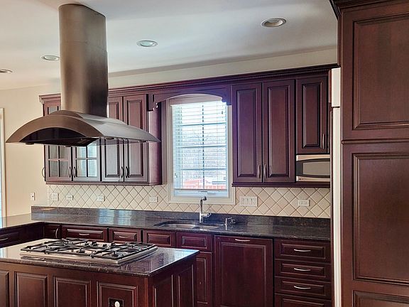 Upgraded Kitchen with high end appliances