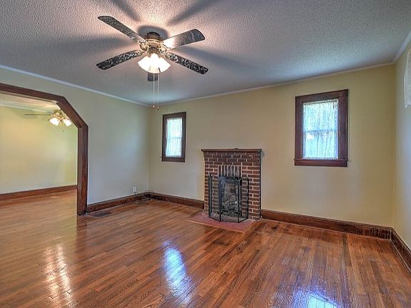 3rd image of 1537 Central St
