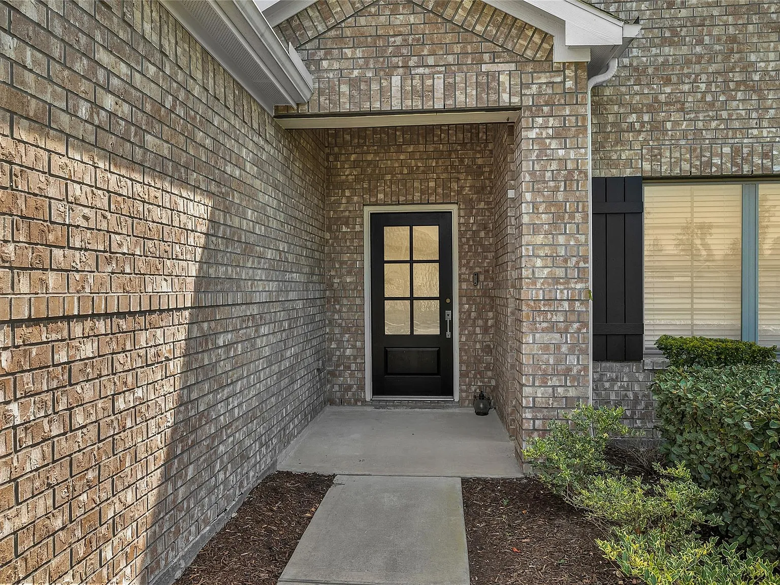 4 bed, 2.5 bath, 2929 sqft, $2,900 — Photo 3