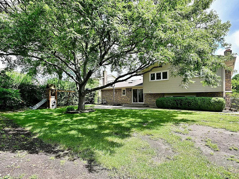 2360 N Drury Ln — Photo 37