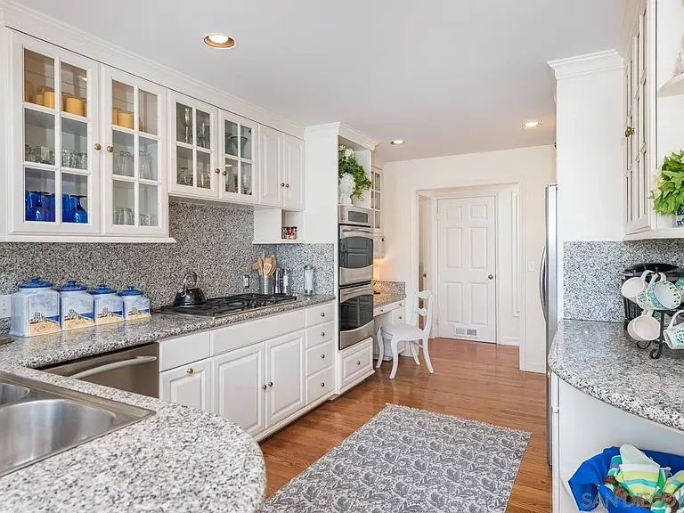 7337 Olivetas Ave — Photo 8