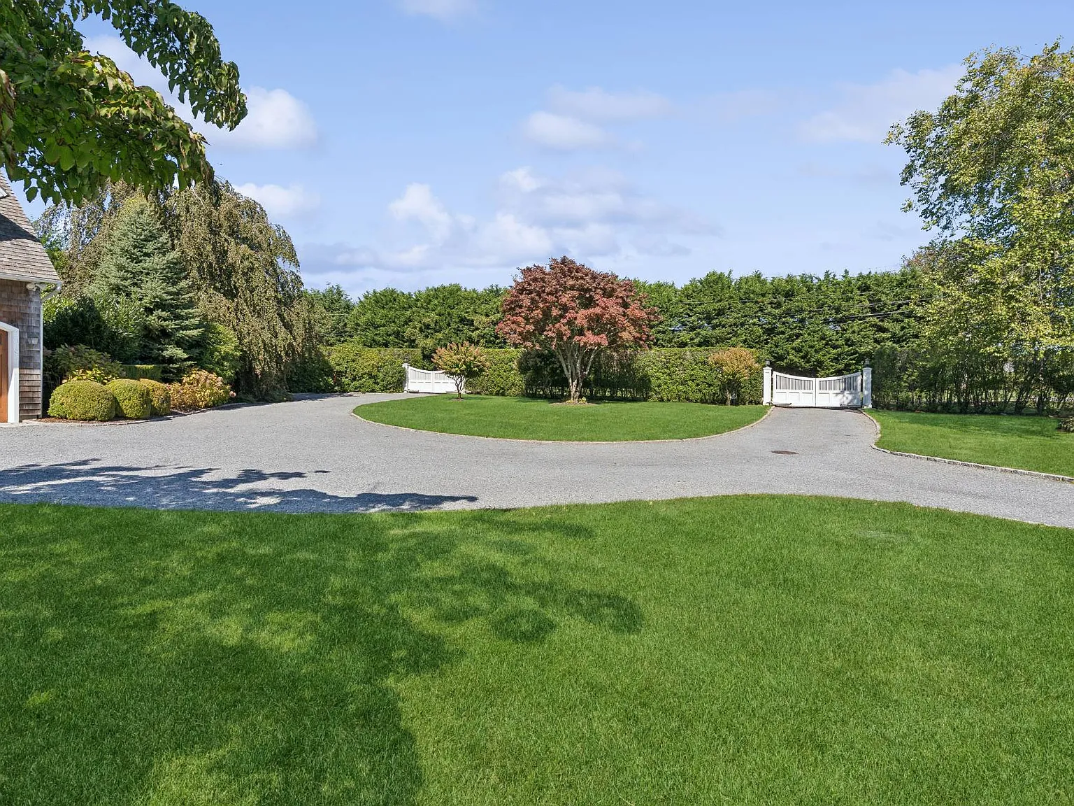 Exceptional Water Mill, South Compound with Ocean & Bay Views — Photo 3