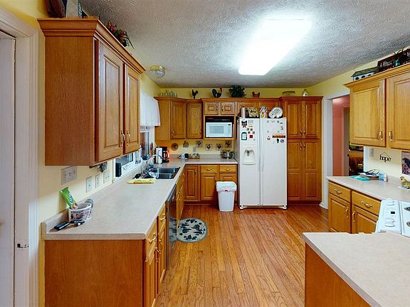 5th image of 15 Fort Hudson Dr
