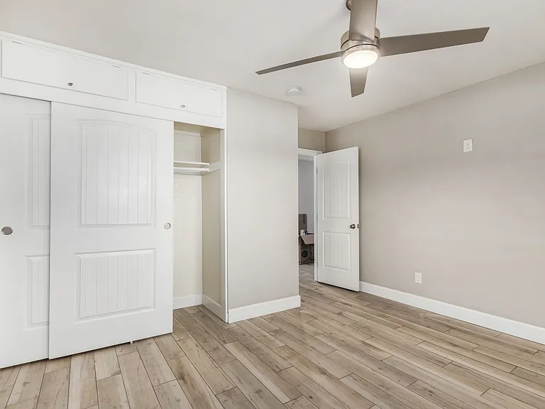 429 W Flower St — Photo 21