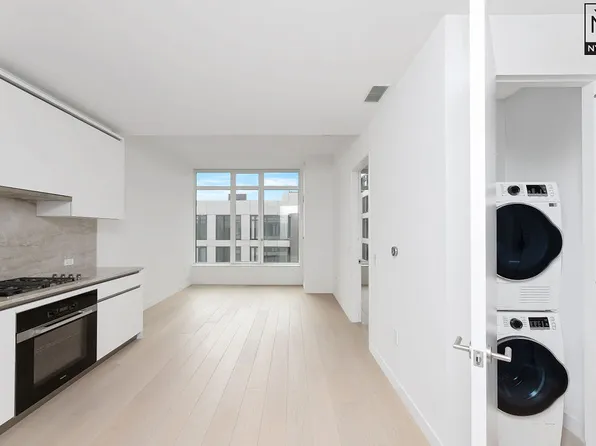 450 Washington Street image 1 of 21