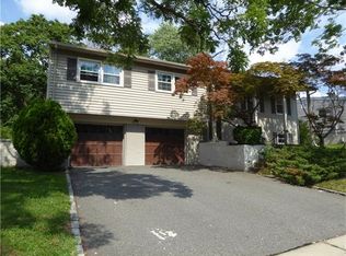 52 Wilk Rd, Edison, NJ 08837