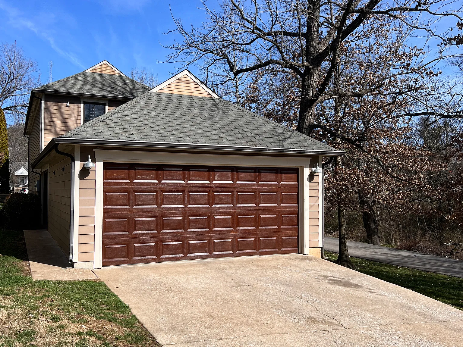 3 bed, 3.5 bath, 2200 sqft, $2,495 — Photo 2