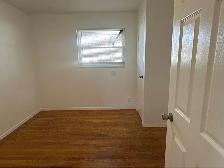 10748 Spring Garden Dr — Photo 15