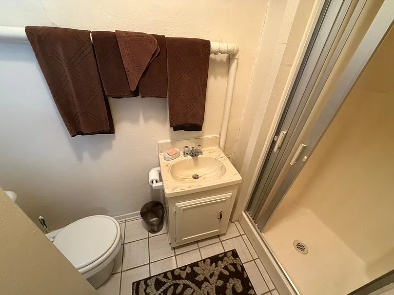 Guest Bath 02