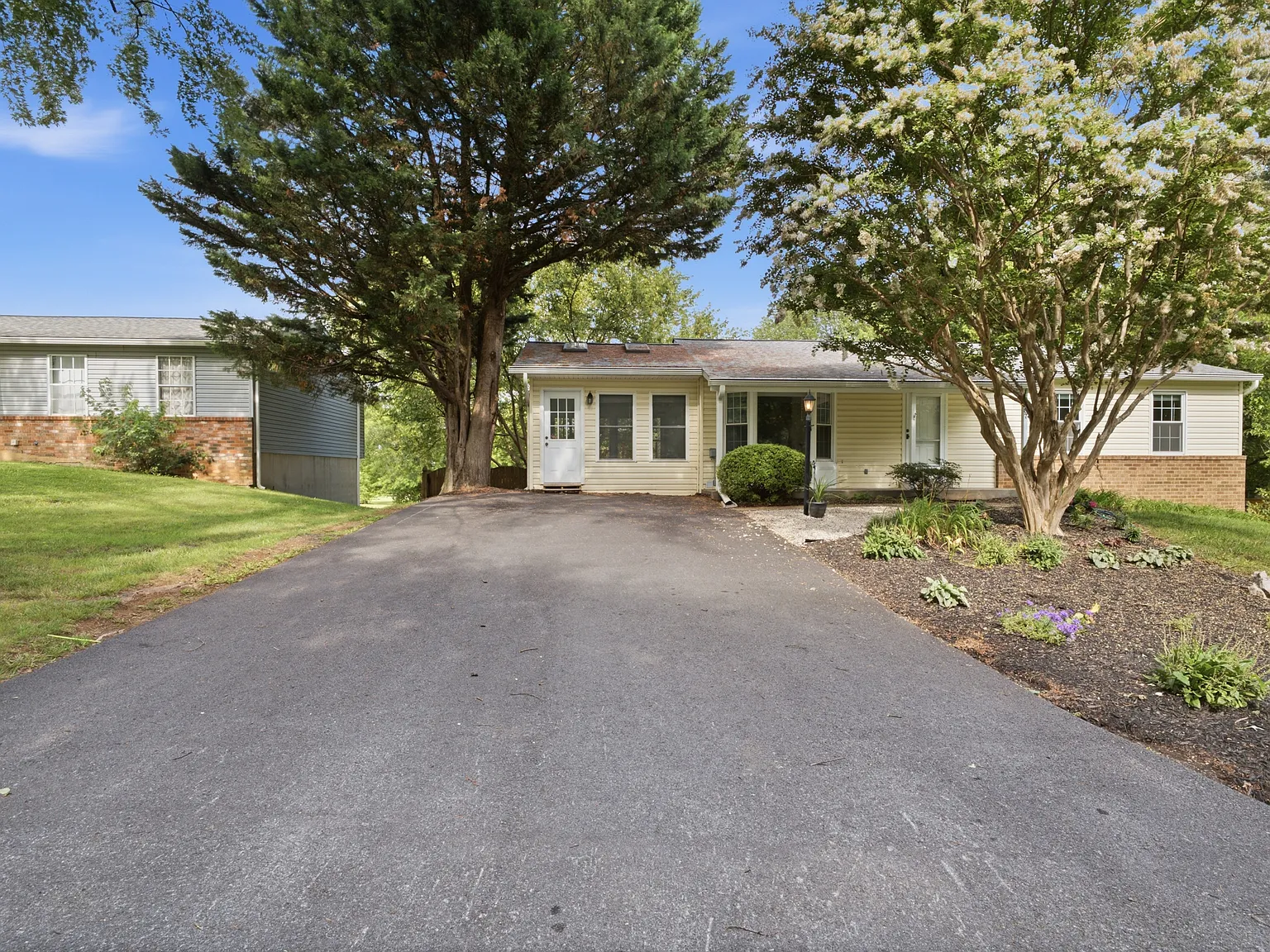 4 bed, 1776 sqft, $3,000 — Photo 2