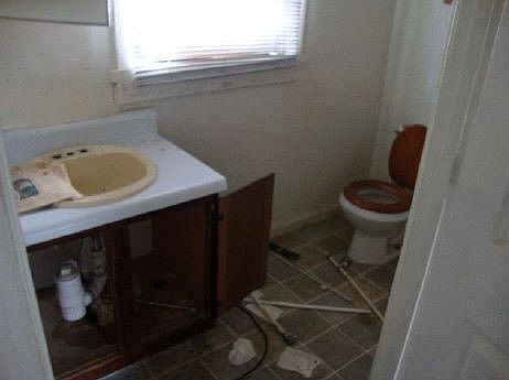 5th image of 2318 Carona Ave