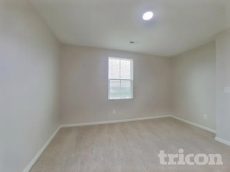 656 McCormick Ln — Photo 10