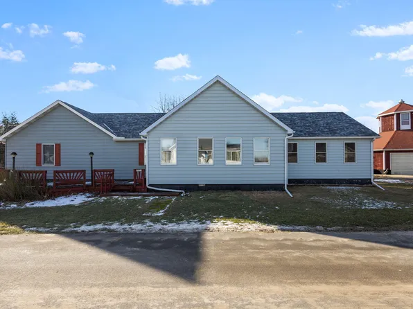 312 Clover Dr, Walkerton, IN 46574
