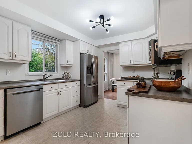 272 Elman Cres — Photo 15