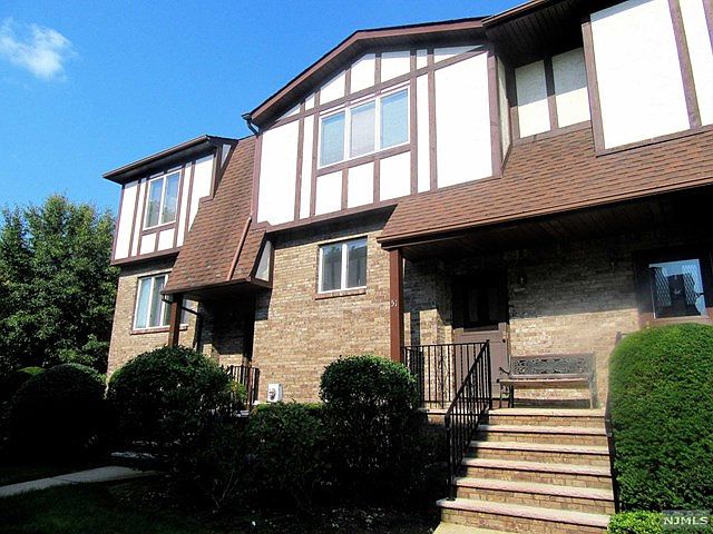 1st image of 51 Canterbury Ln