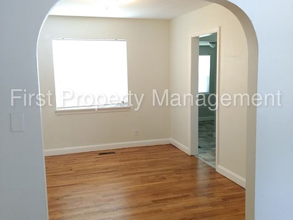 4th image of 1615 Parkway Dr