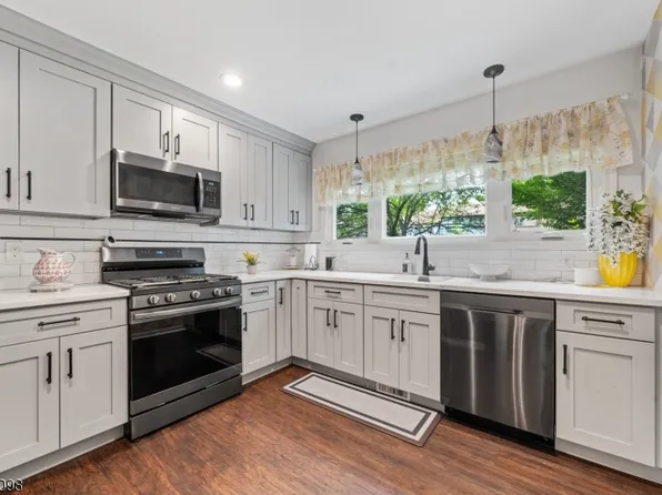 502 Brookside Ln, Hillsborough Twp., NJ 08844