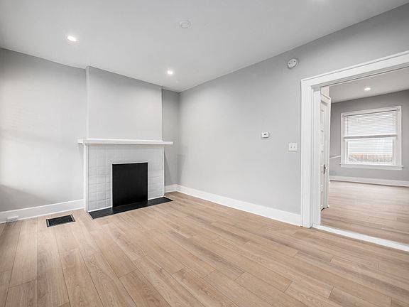 4th image of 996 Heyl Ave