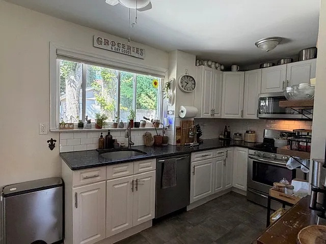 262 Windsor Rd — Photo 5