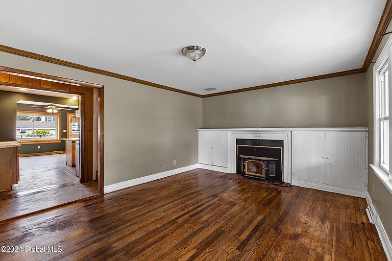4th image of 215 Rotterdam Street