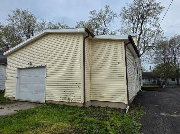 24 Starcrest Dr, Cheektowaga, NY 14225