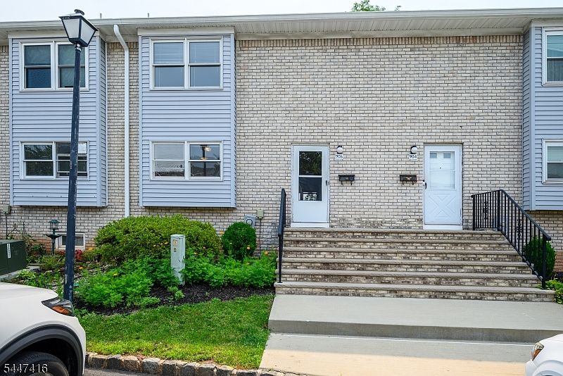 1st image of 906 Robin Rd