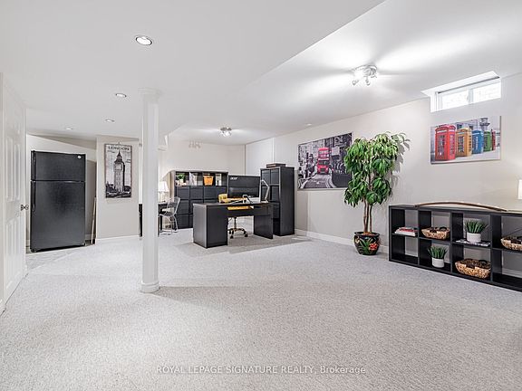 5th image of 129 Chiswick Cres