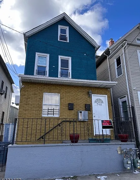 748 Trumbull St #2 — Photo 1