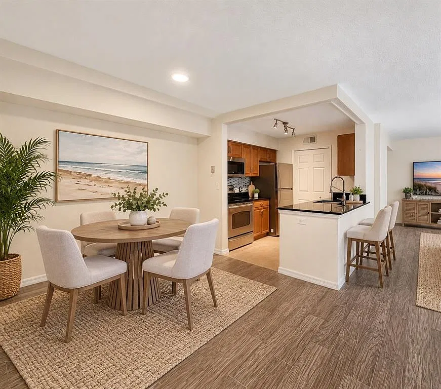 1 bed, 1.0 bath, 827 sqft, $1,550 — Photo 4